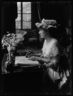 Gladys, Baroness Swaythling.jpg