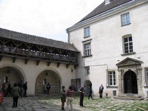 OleskoZamokcourtyard