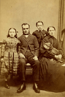 John Traill and family with Greyfriars Bobby (cropped)