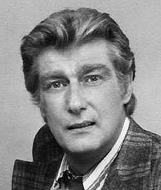 Richard Mulligan in Benson Soap 1977 (cropped).JPG