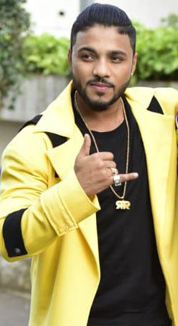 Raftaar snapped on the sets of Dance India Dance (cropped).jpg