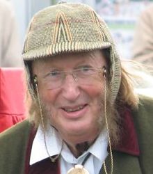 John McCririck 2 (cropped).jpg