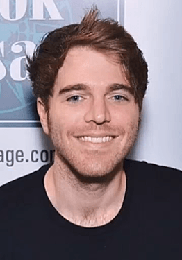 Shane Dawson with fan (cropped).png