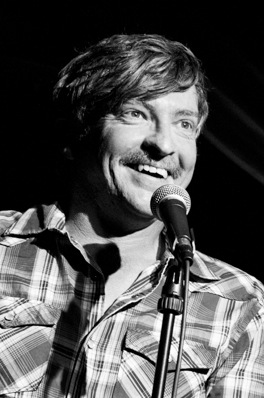 Rhys Darby 2013 (cropped).jpg