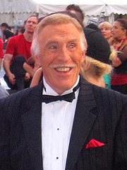 Bruce Forsyth1 (cropped).jpg