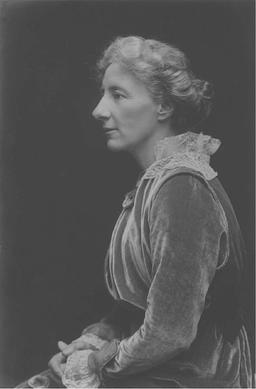 Lucy Deane Streatfeild 1918.jpg