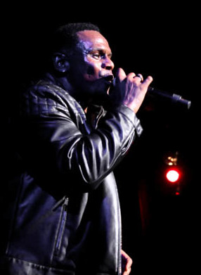 Carl Thomas at Legends of Bad Boy concert.jpg