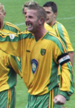 Iwan Roberts (cropped).jpg