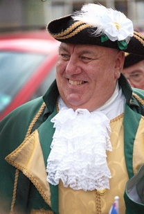 David Hinde Bridlington Town Crier -The World's Loudest Recorded Town Crier 114.8 decibels Cirrus Research