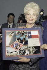 Ann-Richards-STS-40-JSC-visit-1992