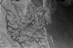 Drainage channels and shoreline on Titan, by Huygens probe