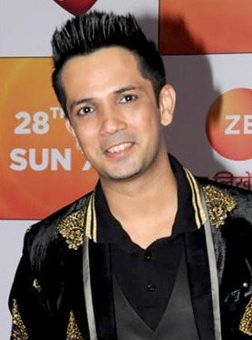 Mudassar Khan grace the Zee Rishtey Awards 2018.jpg