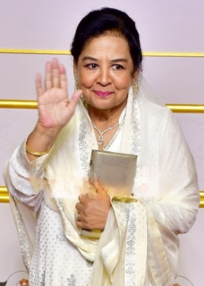 Farida Jalal at the premiere of Heera Mandi.jpg