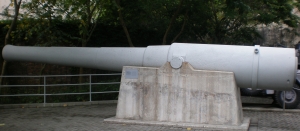 1880s 10 inch breech loading gun side HKMCD 300px.JPG