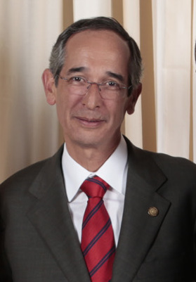 Alvaro Colom Caballeros with Obamas (cropped).jpg