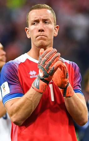 Hannes Þór Halldórsson 2018 (cropped).jpg