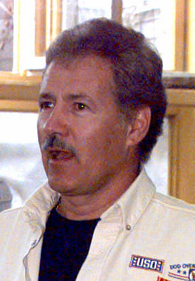 Alex Trebek Visits Task Force Eagle Base DD-SD-99-06468 (cropped)