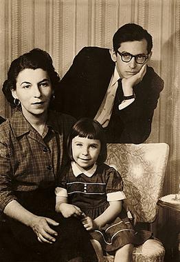 Ruth Gikow and family.jpg