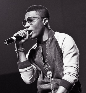 Wizkid at Iyanya's album launch concert, 2013 (Cropped).png