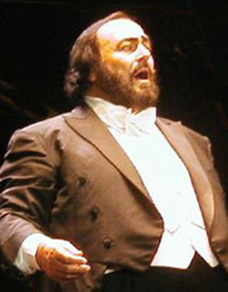 Luciano Pavarotti 15.06.02 cropped.jpg