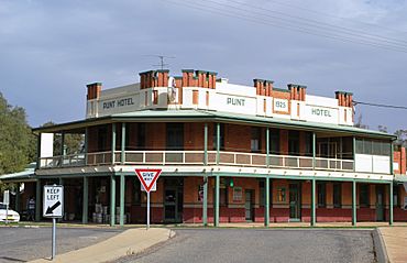 DarlingtonPointPuntHotel.JPG