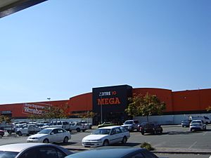 BnlMitre10MEGA Front of store