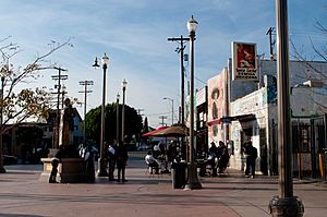 Mariachi Plaza (5399467849)