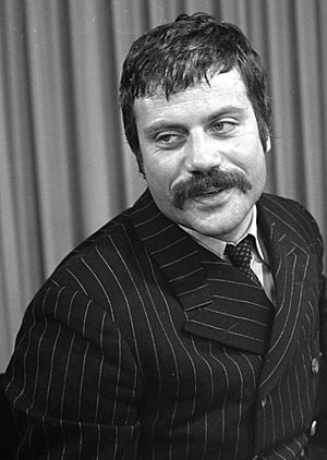 Oliver Reed 1968 (cropped).jpg