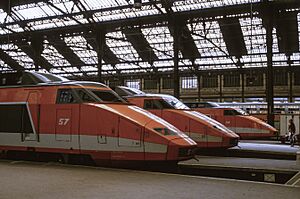 Paris, Gare de Lyon with three TGV in 1985 (SIK 03-026269)