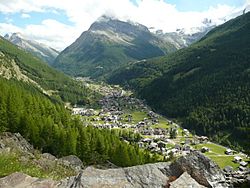 Saas-Grund mit Plattjen