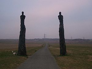 Sculptures in Jeskyns - geograph.org.uk - 1112244