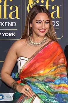 Sonakshi Sinha - IIFA 2017 Green Carpet (35586491213) (cropped)