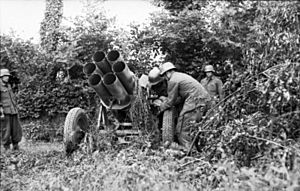 Bundesarchiv Bild 101I-582-2121-22, Frankreich, Nebelwerfer