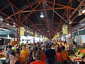 Busy Saturday Morning @ Soulard Market (6024141476)