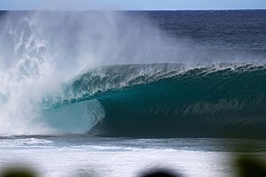 Empty wave at Banzai Pipeline