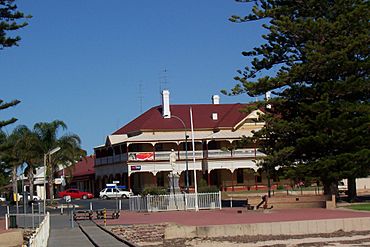 Port Broughton hotel.jpg