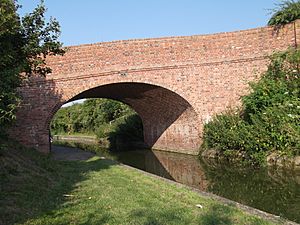 Wendover Arm Canal, Little Tring Road bridge