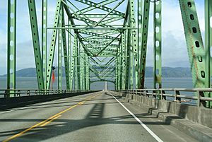 Astoria-Megler Bridge heading north 01