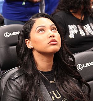 Ayesha Curry (cropped).jpg