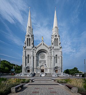 Basilique Sainte-Anne-de-Beaupré 5.jpg