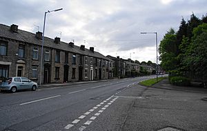 Oldham Road, Springhead (geograph 1912023).jpg