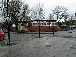 Winton Community Library (geograph 2239826).jpg