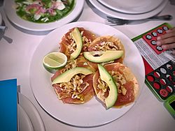 Atun tostadas (43015501031).jpg