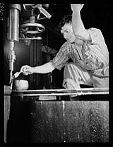 Polish American machinist 1942