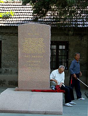 Eric liddell monument weifang 2010 06