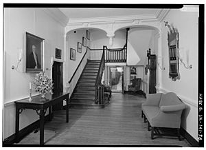 Gunston-Hall-main-passage