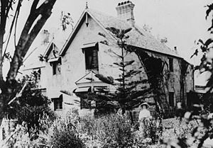 StateLibQld 1 117252 In the garden at Bulimba House, Brisbane, ca. 1905