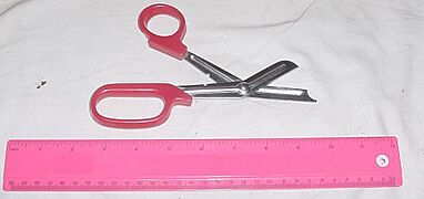 Aa trauma shears