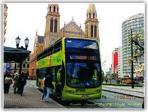 CURITIBA, (Praça Tiradentes, ônibus LinhaTurismo), Paraná, Brasil by Nivaldo Cit Filho - panoramio (1)