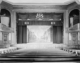 Dock-street-theatre-interior-sc1